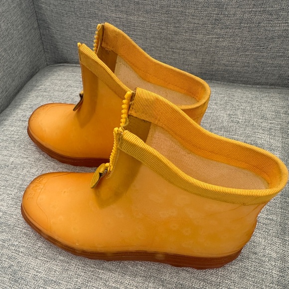 Chanel Very Rare Rubber Rain Boots in Yellow - Picture 3 of 11